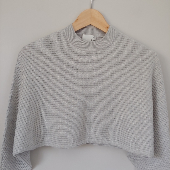 Aritzia Wilfred Lolan Cropped Sweater Light Grey Size XXS - Picture 7 of 16